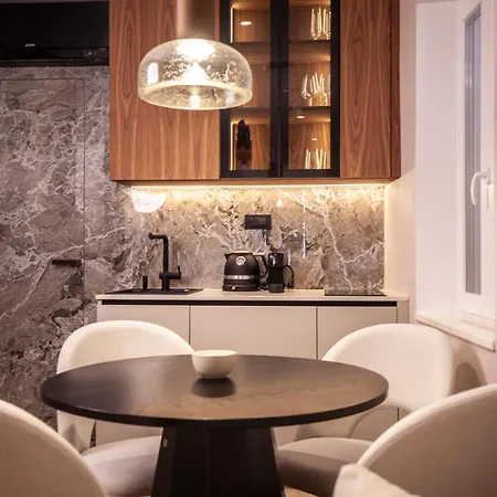 Kira Hvar * Хвар