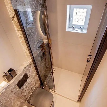 Kira Hvar Апартаменты *